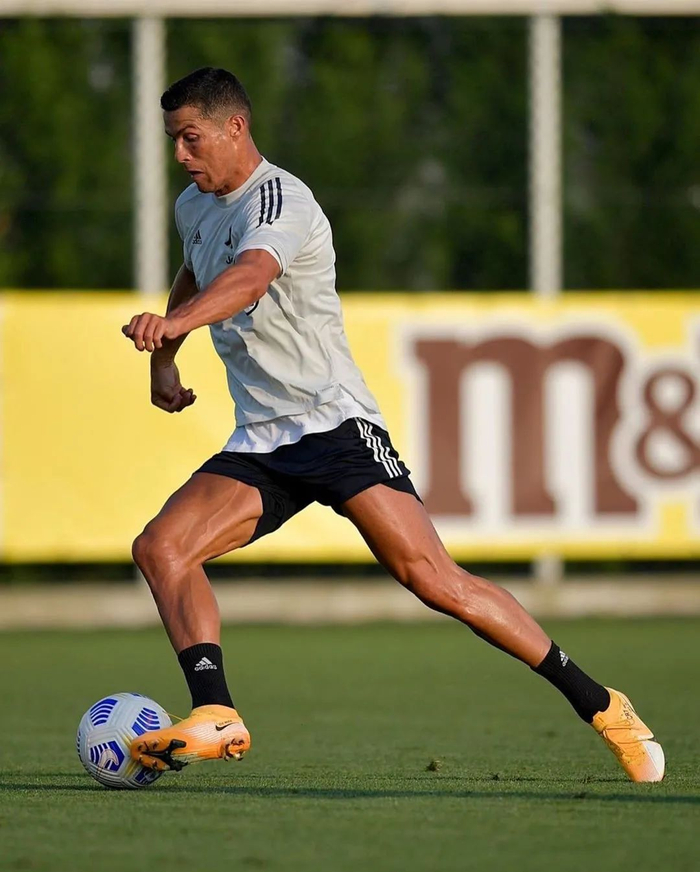 意甲倒计时,上海久事关键时刻内部沟通,细节引发关注,更衣室稳定,资深球员宣示担当 意甲倒计时,上海久事关键时刻内部沟通,细节引发关注,更衣室稳定,资深球员宣示担当