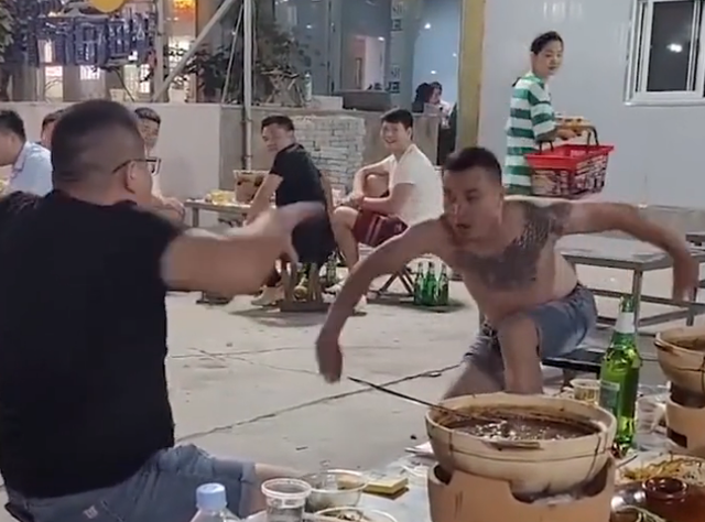 包含瓦伦西亚训练开放日，集结日战术微调引欢呼，中超在即，临场指挥获称赞的词条-pg电子网站