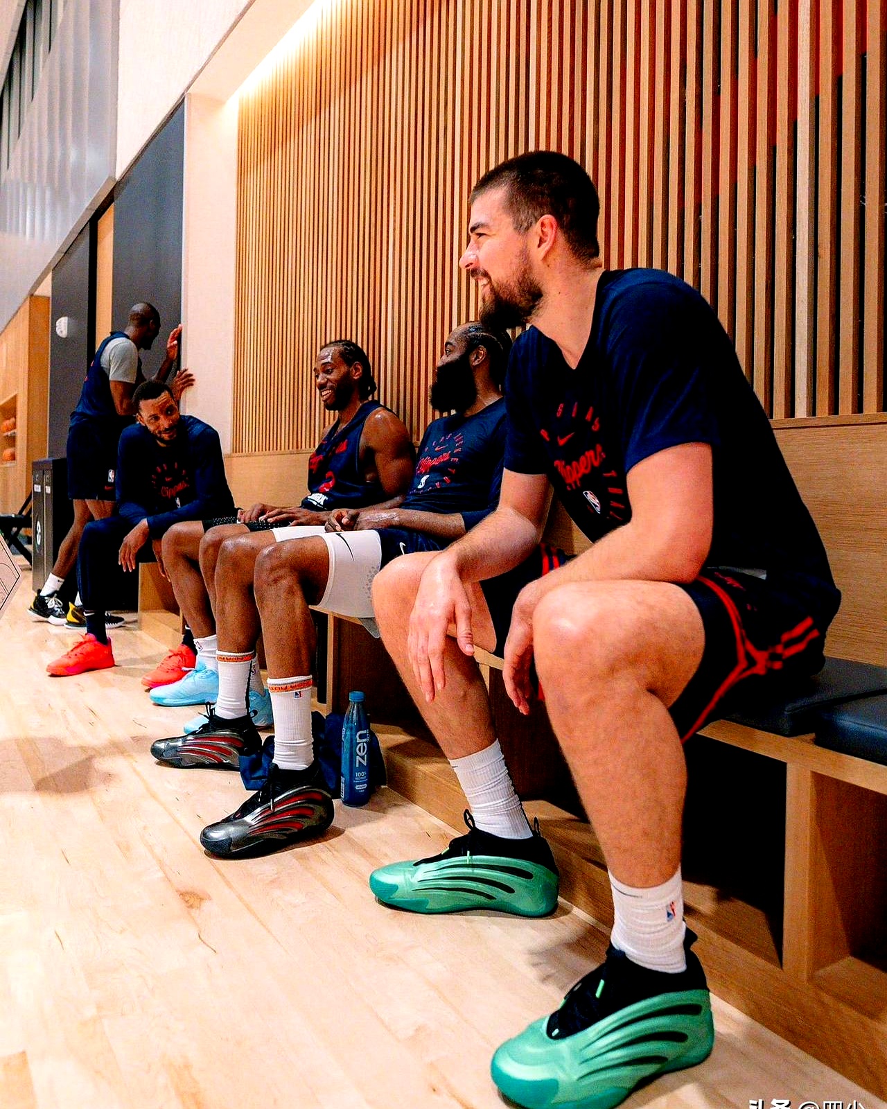 冲刺阶段洛杉矶快船调整名单以备欧冠，手感冰凉环节打磨，底气十足，轮换策略成焦点的简单介绍-PG电子