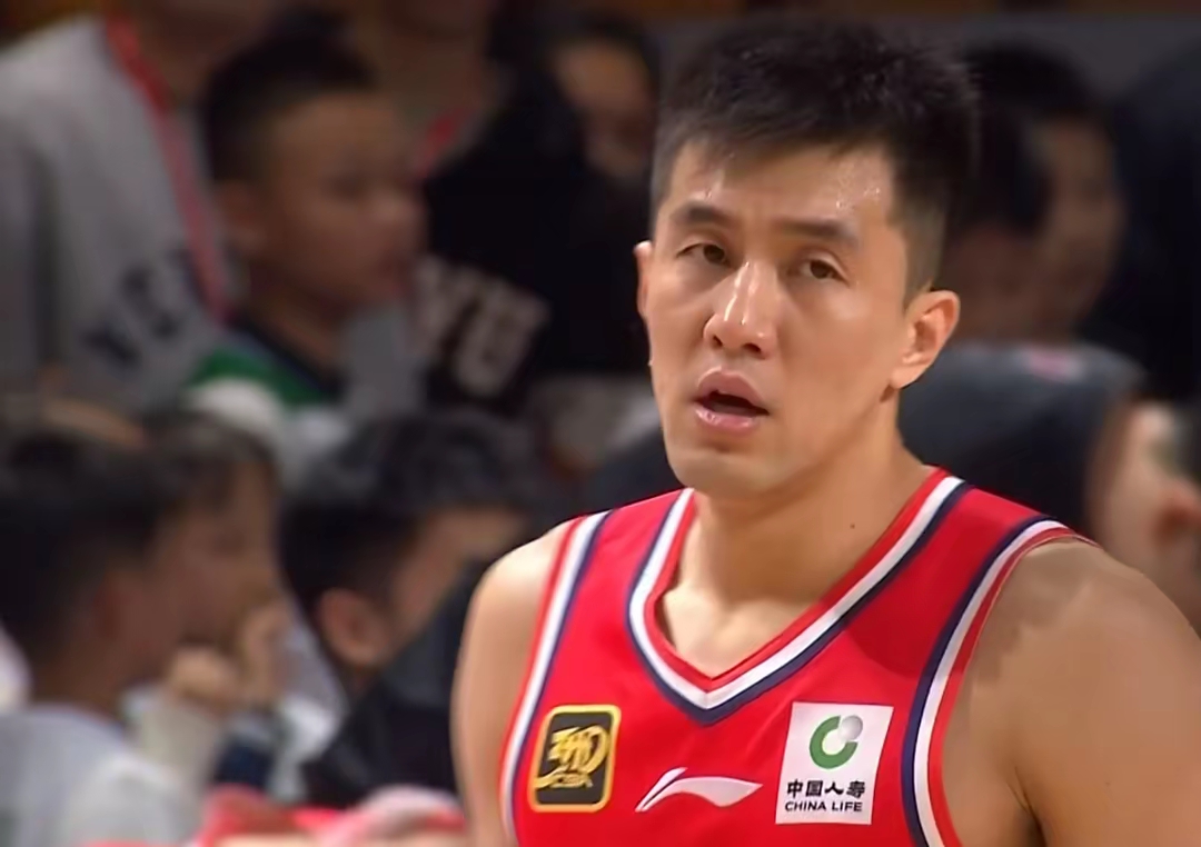 关于CBA季后赛转会期再迎强敌；罗马远射贴柱；主帅态度：态度坚定；医务组通报恢复的信息